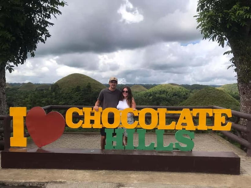 Bohol: Chocolate Hills, Loboc River, and Tarsier Tour - Lunch and music on the Loboc River