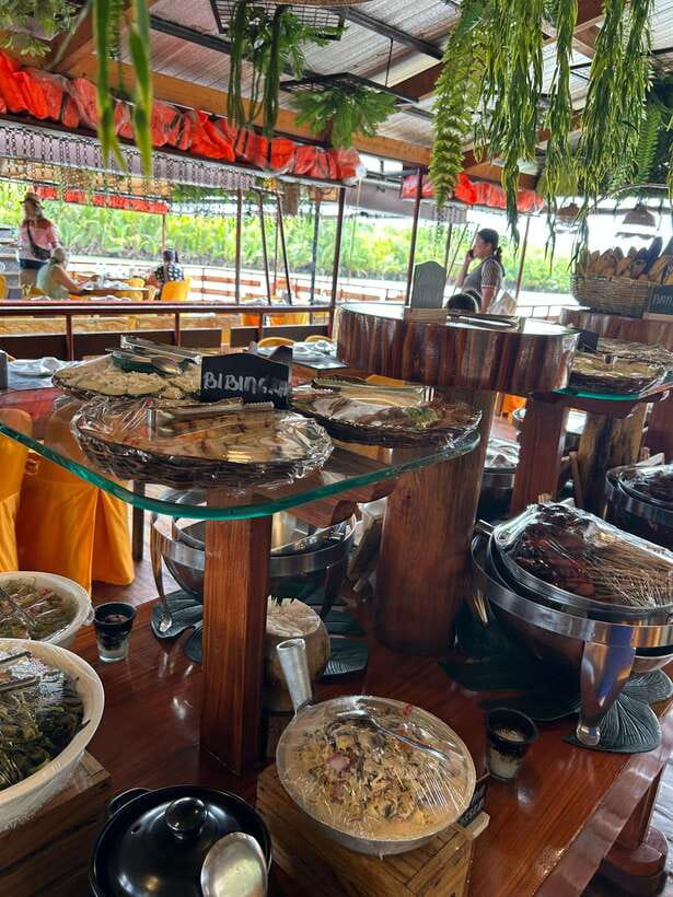 Bohol: Chocolate Hills Tour with Loboc River Cruise & Lunch - The Blood Compact Monument gives the day a historical start