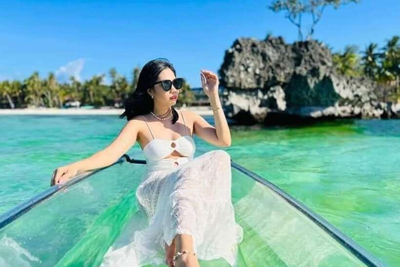 Boracay: Crystal Kayak Photo-op Experience - Booking, cancellation, and language details