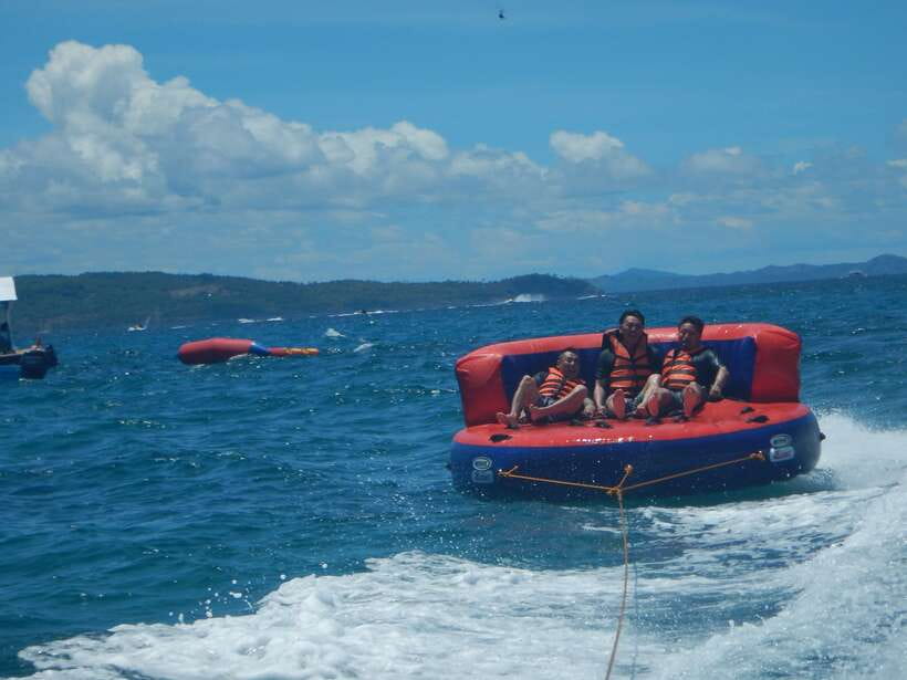 Boracay: Flying Donut Water Tubing Experience - The 15-minute sprint behind the speedboat