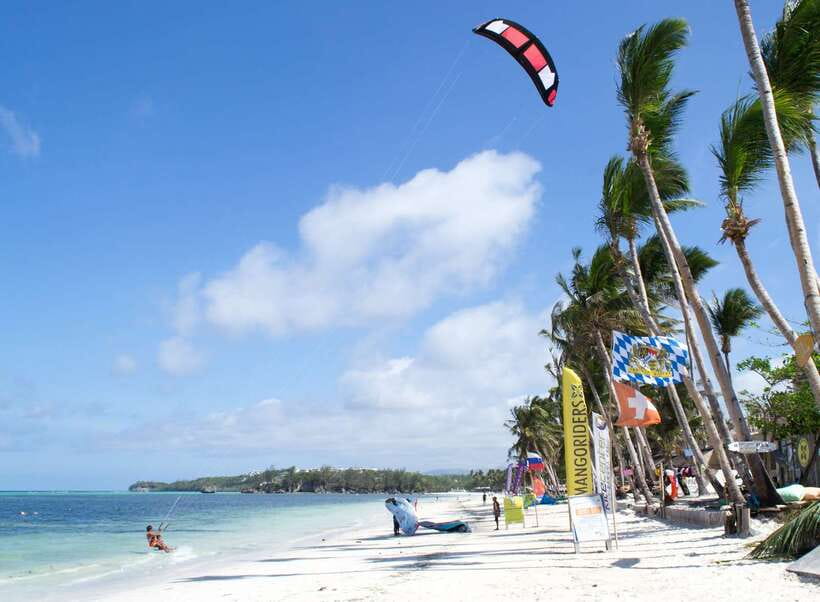 Boracay: Flying Donut Water Tubing Experience - Reaching the floating water-sports station