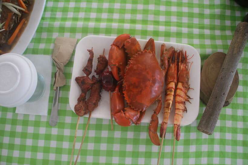 Boracay: Island and Beach-Hopping Boat Tour with Snorkeling - Extra fees and what to pack