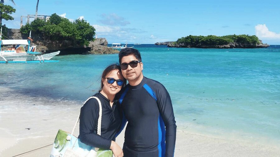 Boracay: Island Boat Tour with Crystal Cove Entry - How the guide changes the day