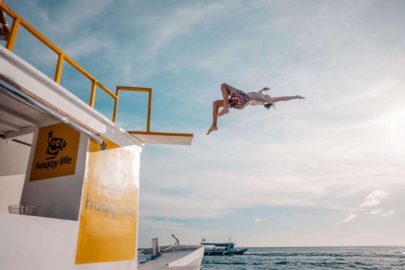 Boracay: Island Hopping & Cliff Jumping by Haqqy Life - Snacks, drinks, and the local restaurant stop