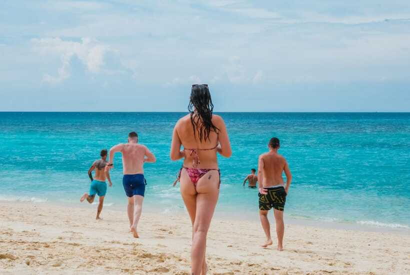 Boracay: Island Hopping & Cliff Jumping by Haqqy Life - The social side: best for solo visitors and easygoing groups