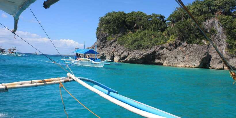 Boracay: Island Hopping Tour with Boodle Fight Lunch - Who should book this Boracay excursion