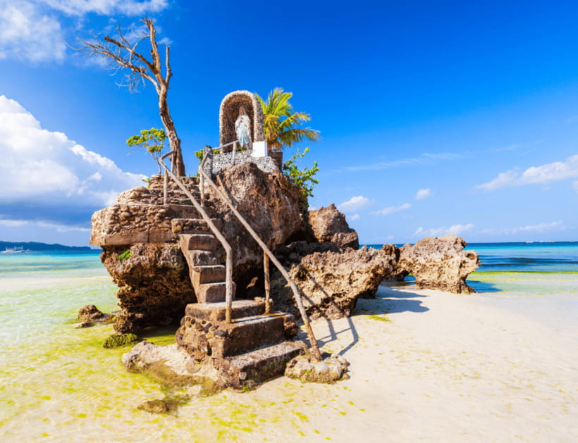 Boracay: Island Hopping with Lunch and Hot Kawa Bath - Timing, sea conditions, and what can change