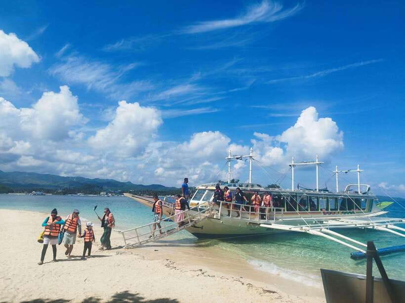 Boracay: Private Island Boat Tour and Lunch with Seaview - Crystal Cove and the island-hopping route