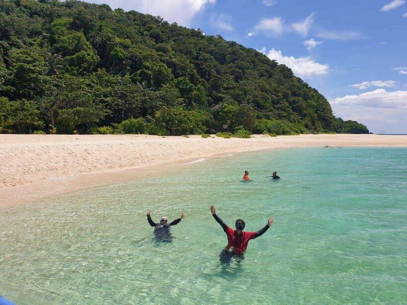 Boracay: Private Island Hopping & Snorkeling Tour - Meeting at Astoria Boracay