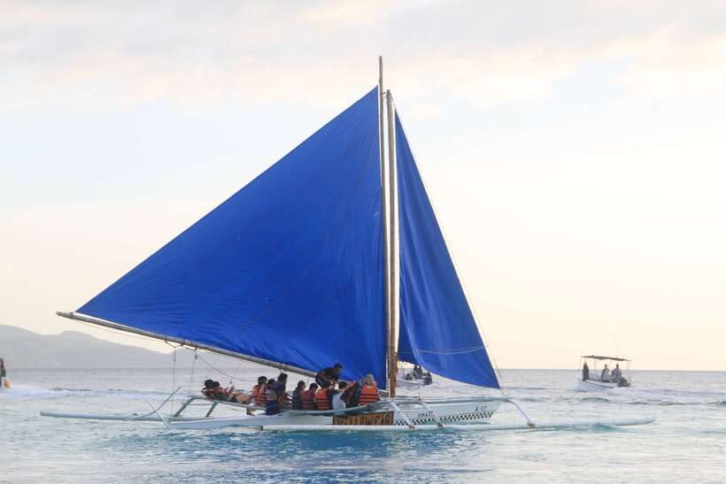 Boracay: Private Traditional Bamboo Boat Sailing Tour - Why a paraw is worth your hour