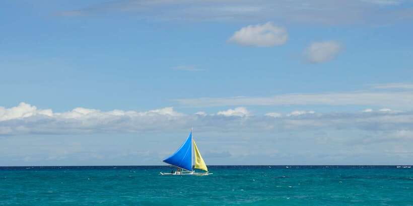 Boracay: Private Traditional Bamboo Boat Sailing Tour - Photos, sea spray, and the return to shore