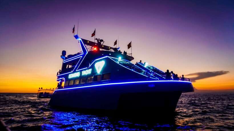 Boracay: Scenic Sunset Cruise with Live Music - Setting sail from White Beach at 3 p.m.