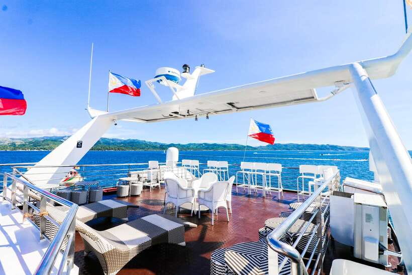 Boracay: Scenic Sunset Cruise with Live Music - Snorkeling before the sunset