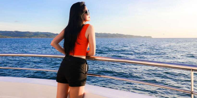 Boracay: Scenic Sunset Cruise with Live Music - Who should book this cruise?