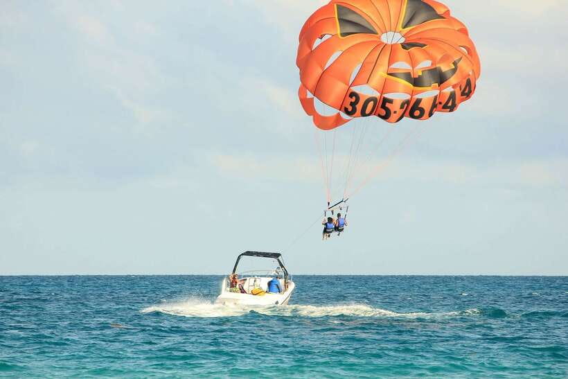 Boracay: Solo or Tandem Parasailing Experience - A short flight with a big view of Boracay