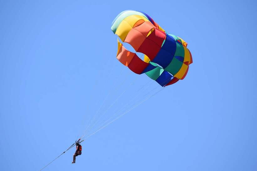 Boracay: Solo or Tandem Parasailing Experience - The speedboat ride to the floating station