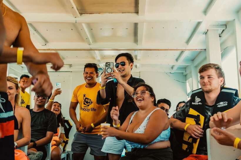 Boracay: Sunset Cruise Boat Party by Haqqy Life - The first boat ride and the move toward open water