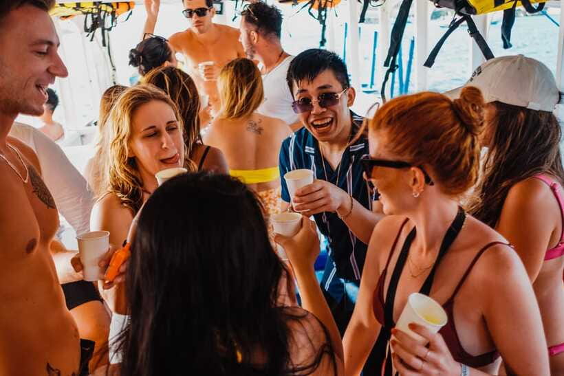 Boracay: Sunset Cruise Boat Party by Haqqy Life - One hour for swimming and cooling off