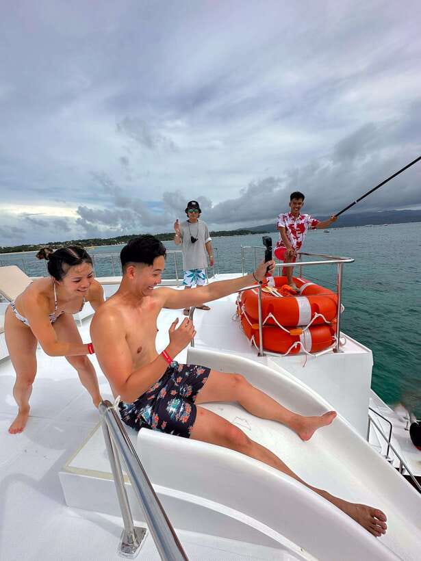 Boracay Sunset Cruise with RedWhale Party Yacht - Meeting at Astoria Boracay, then out by speedboat