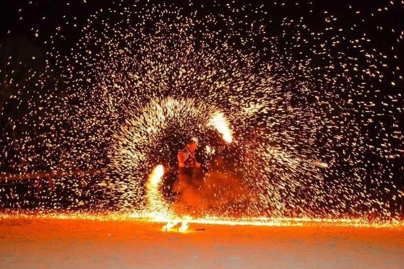 Borocay: Fire Dancing Show at Red Coconut Beach Hotel - What the 4.3 rating means for your decision