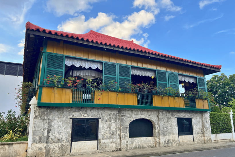 Cebu: Cebu City and Mactan Island Tour - Lunch at House of Lechon
