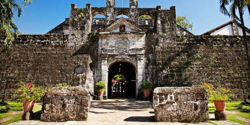 Cebu City: Historical, Local Cuisine & Mountain Guided Tour - What the guide and vehicle add
