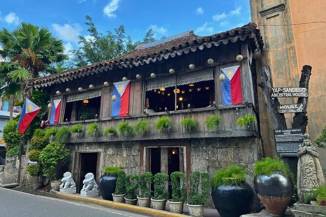 Cebu: Exploring Cebu City's rich history and Uphill Tour - The hilltop opening: Taoist Temple and Sirao Garden