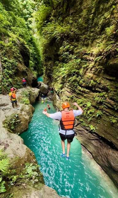 Cebu: Kawasan Canyoneering with Ziplining Adventure - The guides are a major part of the value