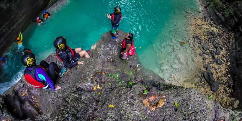 Cebu: Kawasan Falls Canyoneering & Cliff Jump Private Tour - Safety briefing and the first canyon section