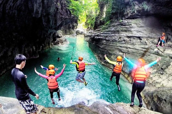 Cebu: Oslob Whale Shark Swimming and Kawasan Falls Canyoneering - The value of having a driver and local guides