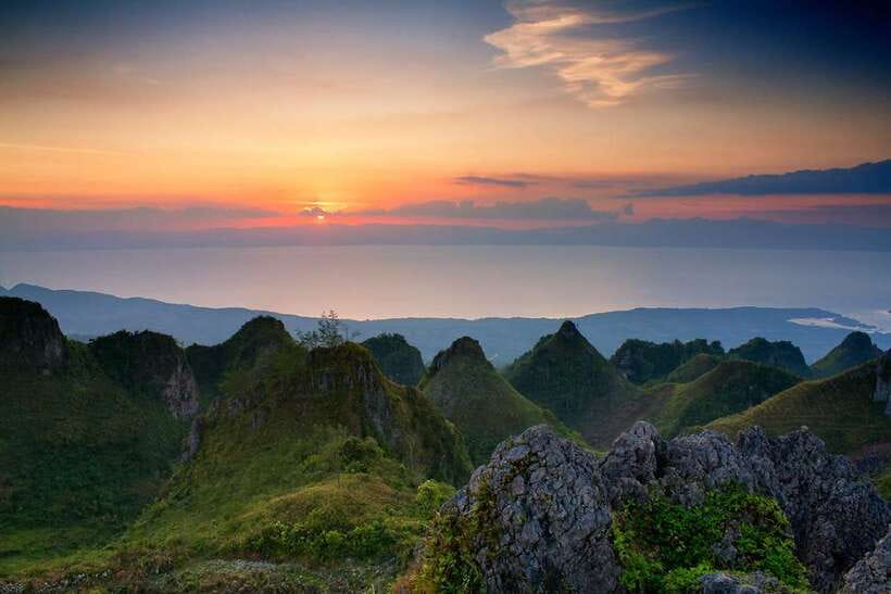 Cebu: Osmeña Peak and Kawasan Falls Canyoneering Day Trip - The early ride and breakfast stop