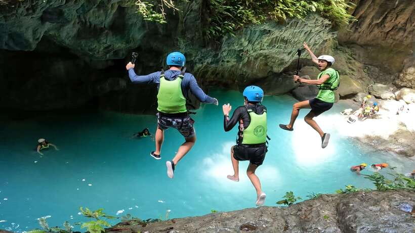 Cebu: Pescador Island, Sardines run and Kawasan Canyoneering - One day, two very different Cebu adventures