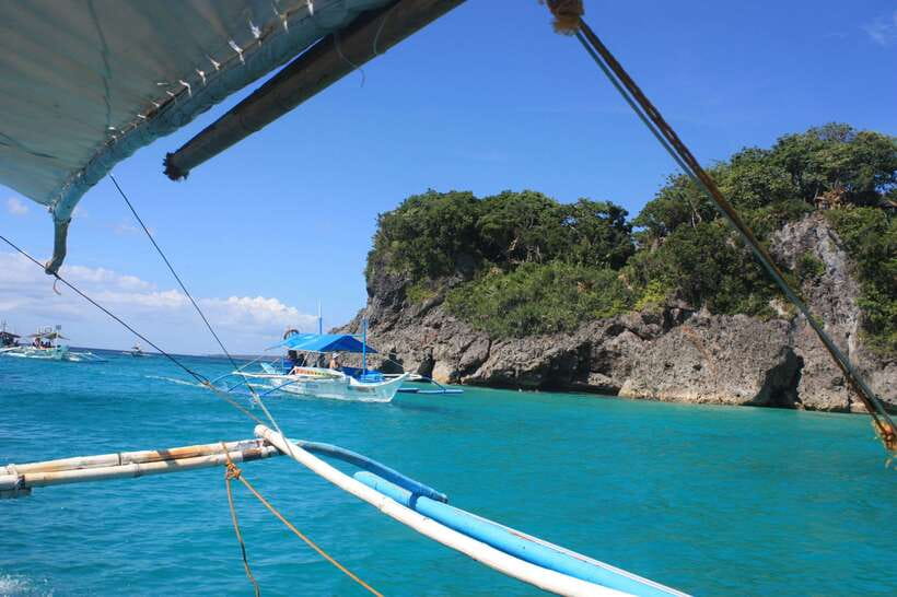 Coron: Barracuda Lake and Reef Garden Tour with Lunch - Smith Beach and a seafood buffet
