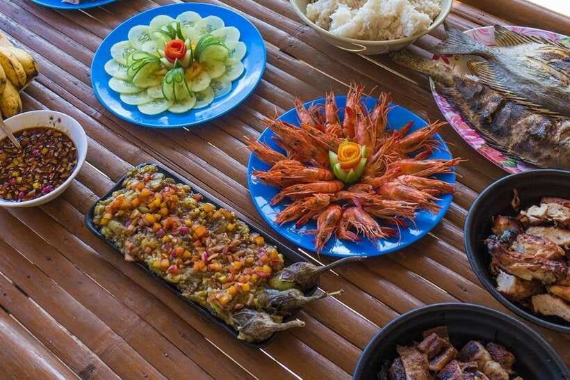 Coron: Barracuda Lake, Skeleton Wreck, Twin Lagoon Boat Tour - Smith Beach and a lunch cooked on the boat