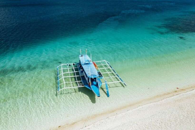 Coron: Barracuda Lake, Skeleton Wreck, Twin Lagoon Boat Tour - Skeleton Wreck: the best first look beneath the water