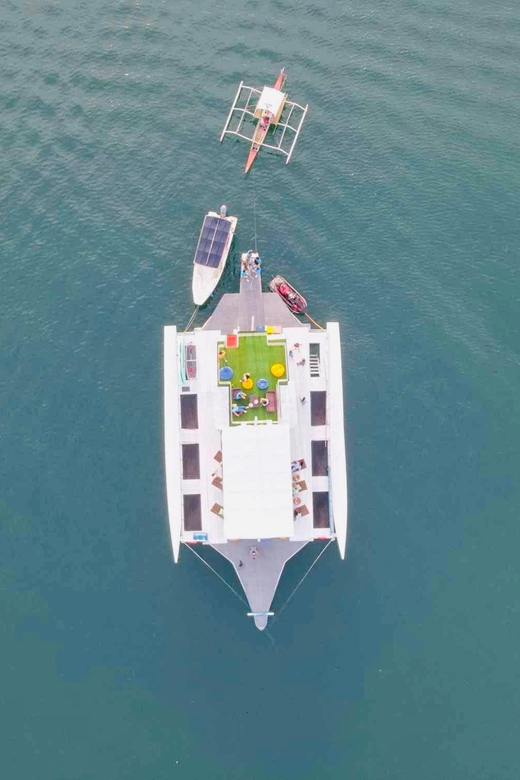 Coron Island: Premier Trimaran Tour - Twin Lagoon, where warm and cool water meet