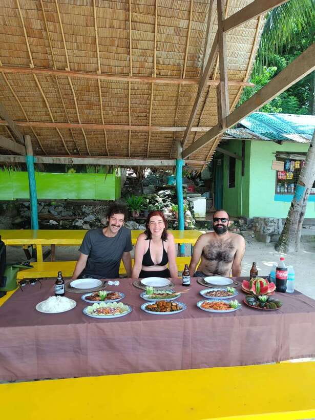 Coron/Palawan: Coron Super Ultimate Tour with Lunch - A white sand beach and a buffet lunch