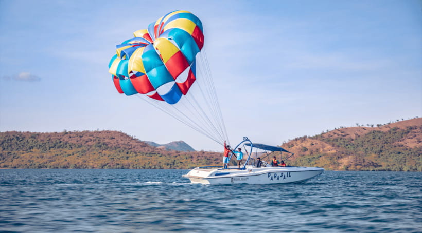 Coron: Parasailing Experience - Booking, weather, and practical planning