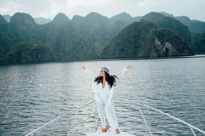 Coron: Private Island-Hopping Tour on a Yacht or Speedboat - Choosing between the yacht and speedboat