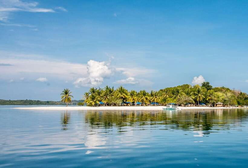 Coron Private Tour D: Reef and Wrecks - Lusong gunboat: a wreck close to the surface