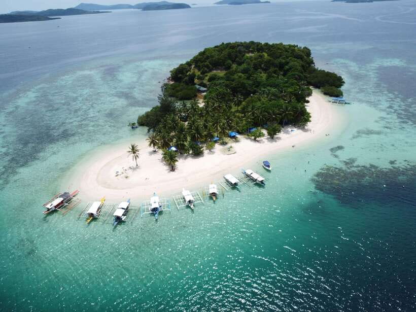 CORON:REEF AND WRECK - 2 JAPANESE WRECK AND PASS ISLAND TOUR - A boat day built around Coron’s wrecks and reefs