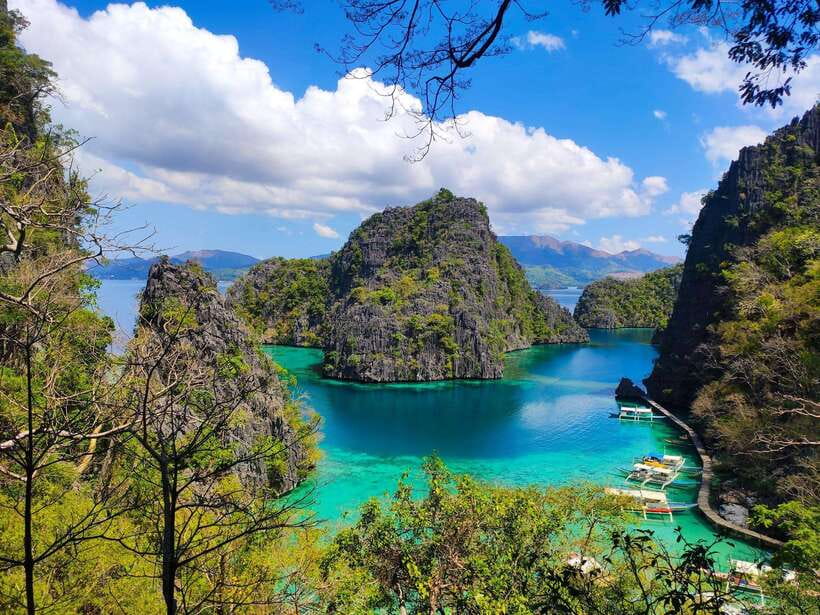 Coron: Super Ultimate Island-Hopping with Lunch & Transfers - CYC Beach offers the gentlest break