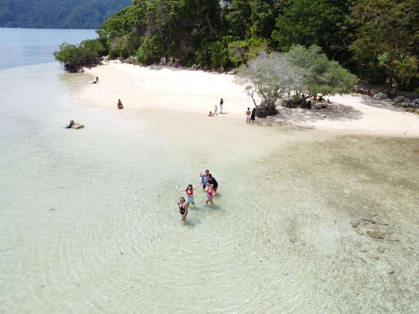 CORON TOUR - PRIVATE BOAT RENTAL with LUNCH (7 Destinations) - Banul Beach, the lunch break with a view