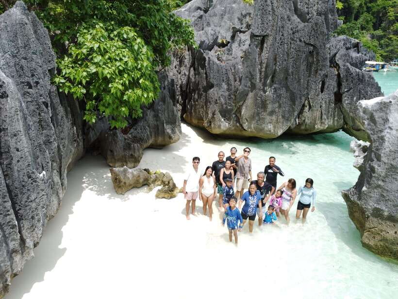 CORON TOUR - PRIVATE BOAT RENTAL with LUNCH (7 Destinations) - Kayangan Lake and the famous Coron viewpoint