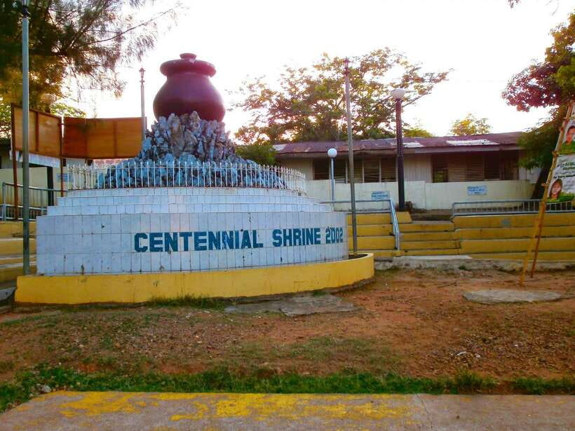 Coron: Town Tour with Maquinit Hot Spring - What the guide adds, and where the tour feels light