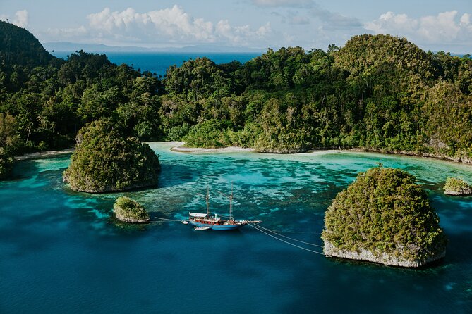 Coron Ultimate Tour - Full Day Group Tour w/ Lunch - Coral Garden for clear water and reef life
