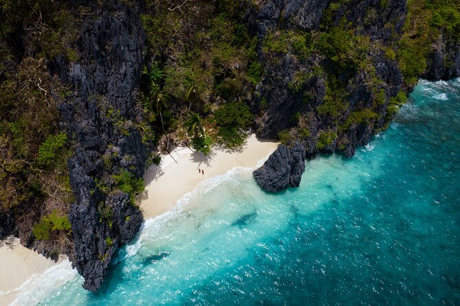 Coron Ultimate Tour - Full Day Group Tour w/ Lunch - CYC Beach, shallow water, and a slower break