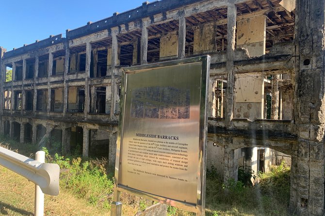 Corregidor daytour Via Manila to Bataan - Crossing Manila Bay by outrigger boat