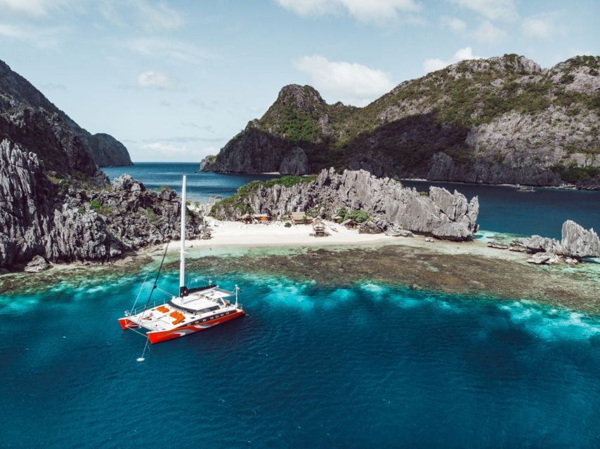 El Nido: Full-Day Premium Island Hopping Catamaran Cruise - Snorkeling, kayaking, and help from the crew