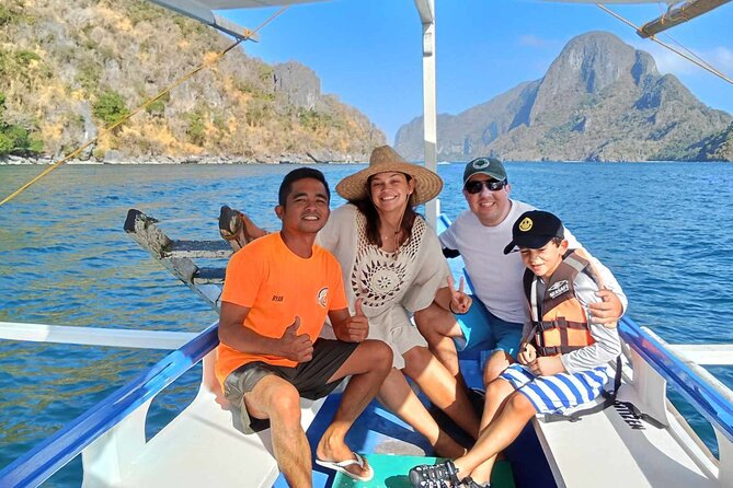 El Nido Highlights Tour w/ Island Lunch - What the crew setup means during the day